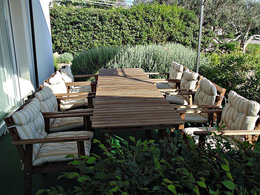 House Natali 70M From The Beach - Free Ev Top Up 르티나 외부 사진