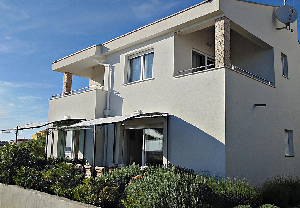 House Natali 70M From The Beach - Free Ev Top Up 르티나 외부 사진