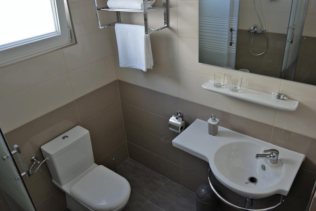 House Natali 70M From The Beach - Free Ev Top Up 르티나 외부 사진