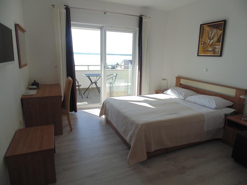 House Natali 70M From The Beach - Free Ev Top Up 르티나 외부 사진