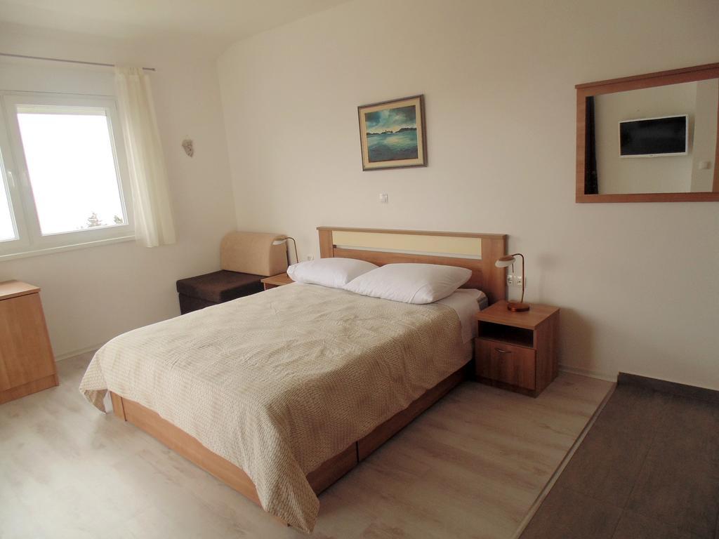 House Natali 70M From The Beach - Free Ev Top Up 르티나 외부 사진