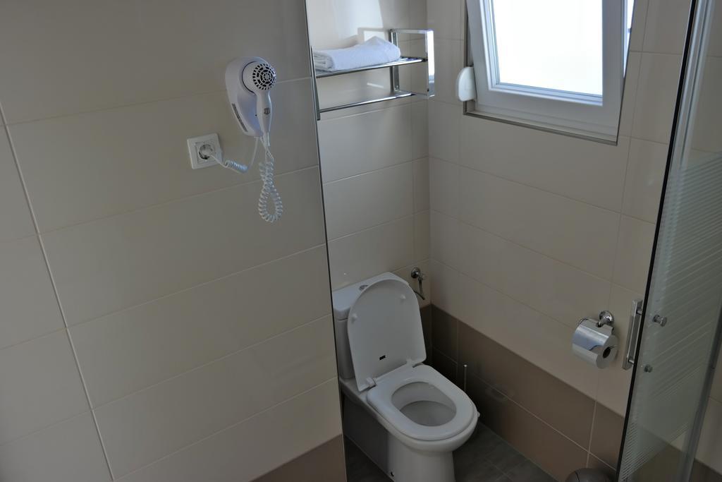 House Natali 70M From The Beach - Free Ev Top Up 르티나 외부 사진