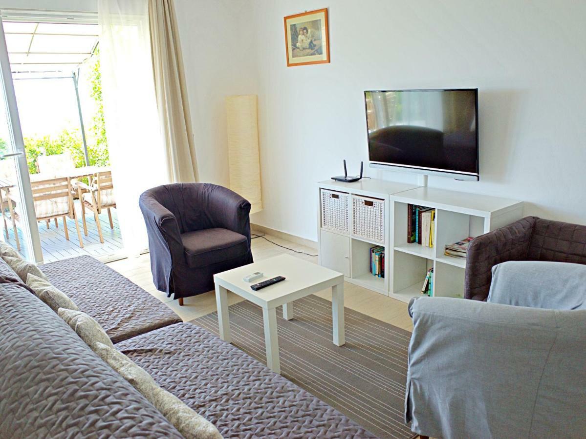 House Natali 70M From The Beach - Free Ev Top Up 르티나 외부 사진
